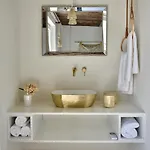 Elefthia Syros Exclusive Suite-sea View & Jacuzzi *
