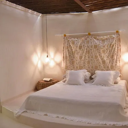 Elefthia Syros Exclusive * Mégas Yialós-Nítes