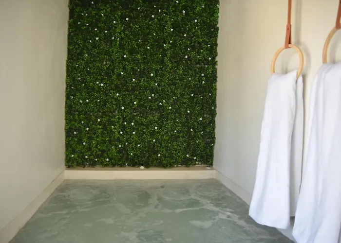 Elefthia Syros Exclusive * Mégas Yialós-Nítes